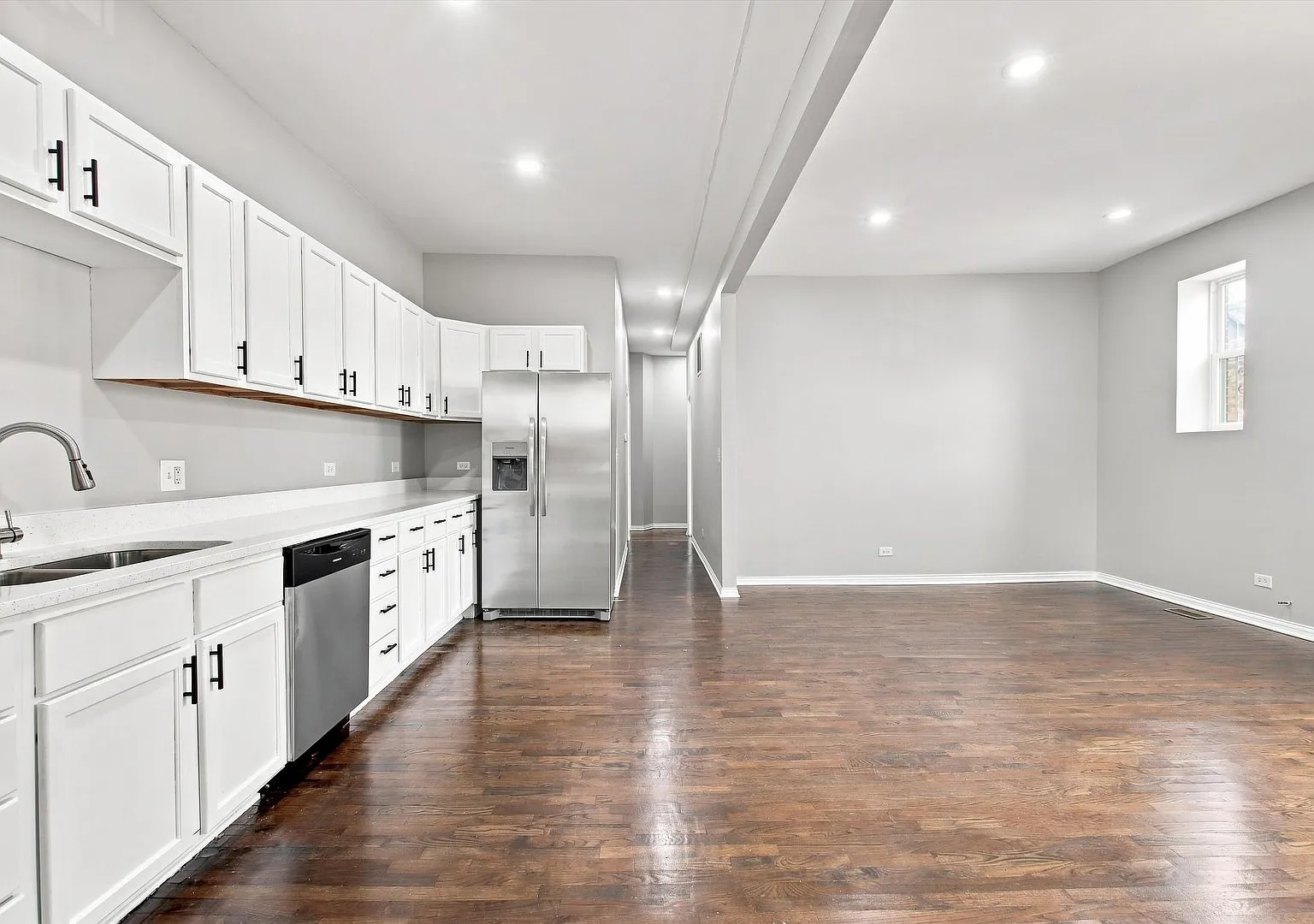 4 bed, 2400 sqft, $2,800 — Photo 3