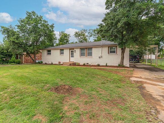 2nd image of 3814 Plantation Dr