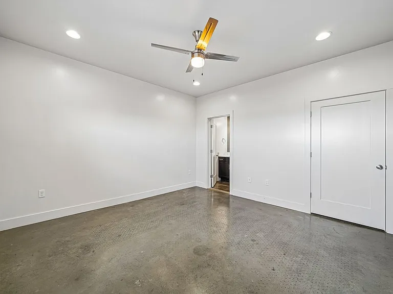 Myers Flats - 3 Bedroom — Photo 13