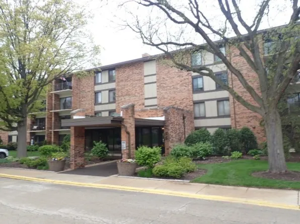 301 Lake Hinsdale Dr APT 209, Willowbrook, IL 60527