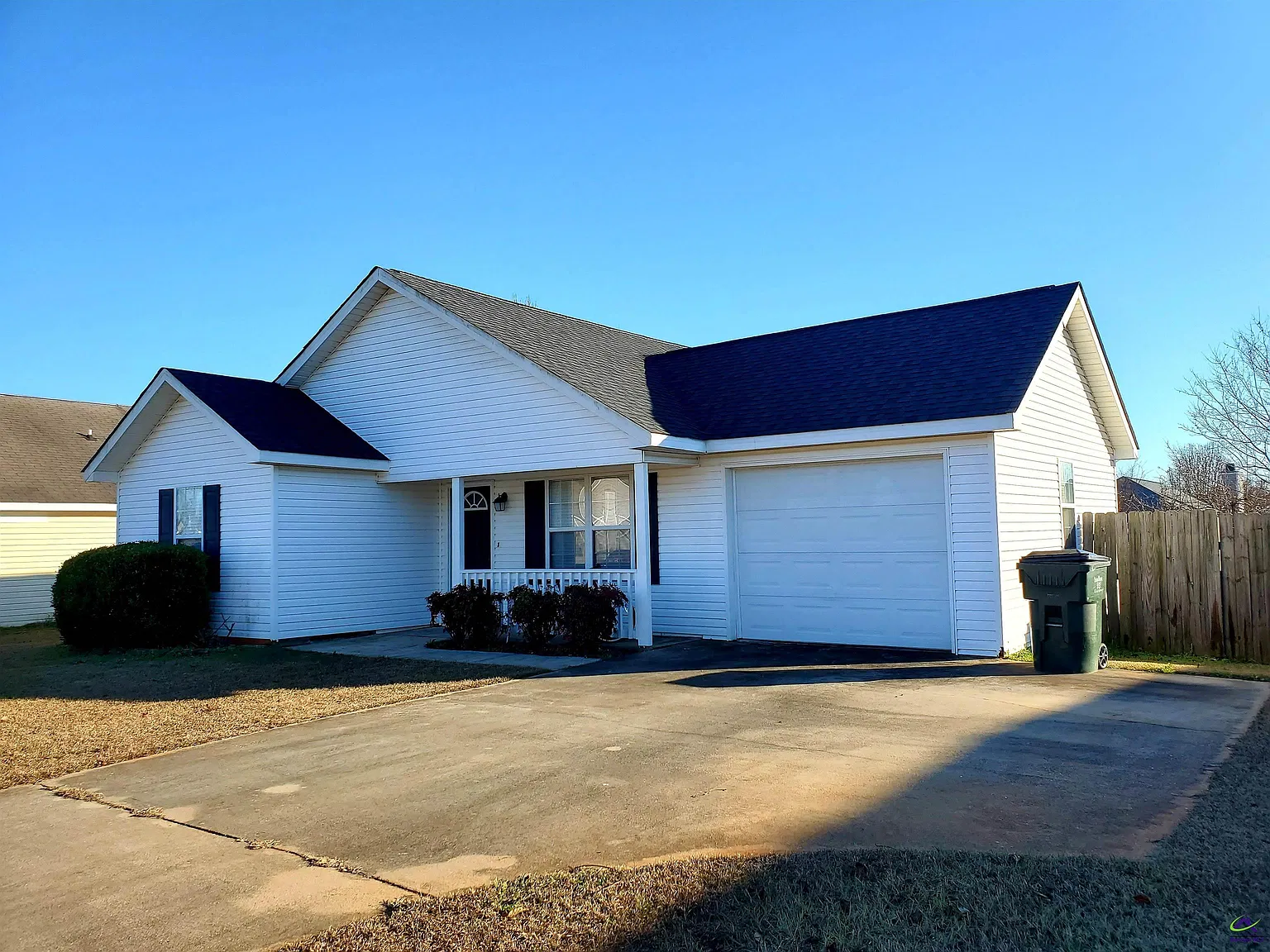 3 bed, 2.0 bath, 1292 sqft, $1,650 — Photo 2