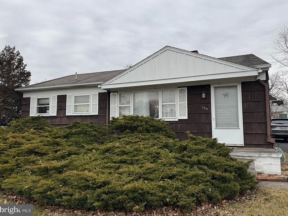 1st image of 102 Lincoln Dr