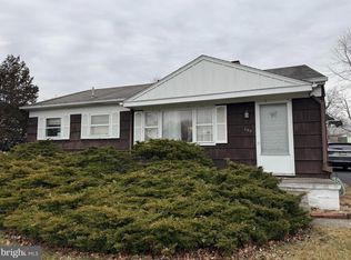 102 Lincoln Dr, Fayetteville, PA 17222