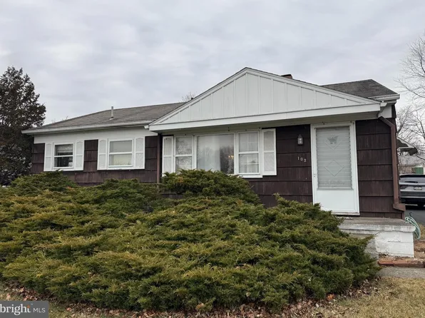 102 Lincoln Dr, Fayetteville, PA 17222