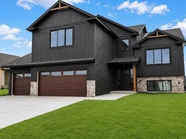 348 Highlands Ave, Zumbrota, MN 55992