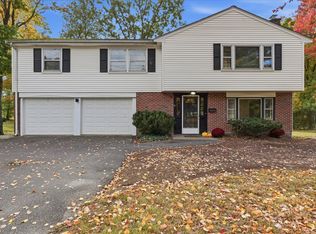 4 Angelica Dr, Framingham, MA 01701