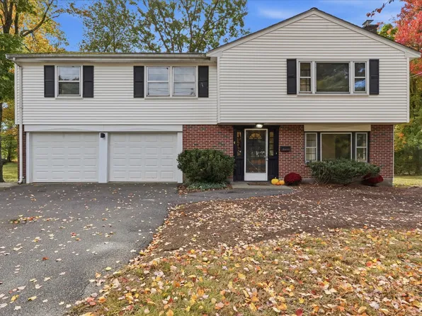 4 Angelica Dr, Framingham, MA 01701