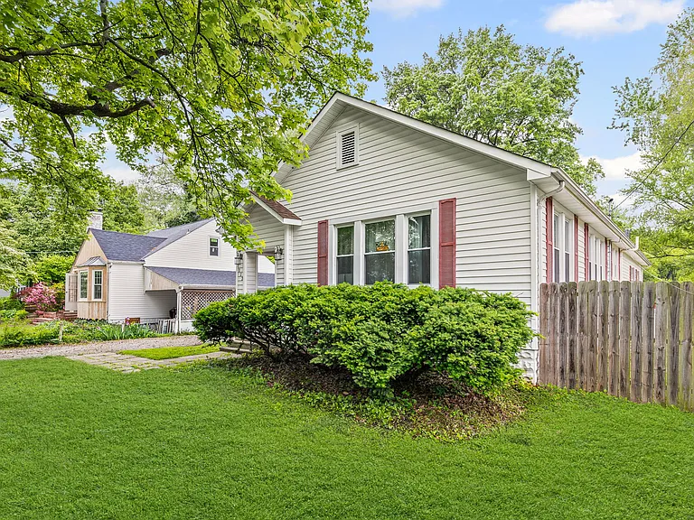 113 Orchard Dr — Photo 3