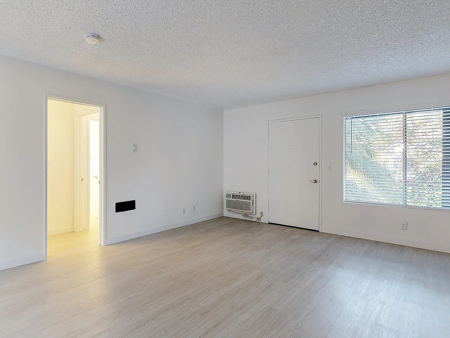 Saddleback Ranch Apartments — Photo 4