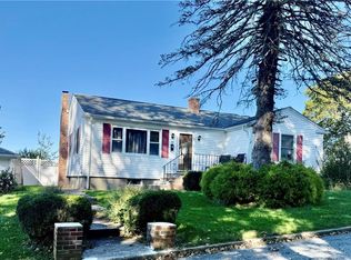 52 Grinnell Ave, Tiverton, RI 02878
