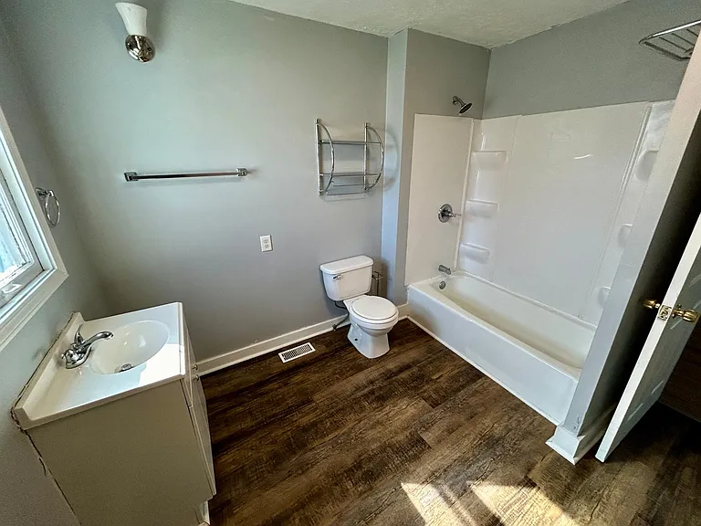 1757 Howard St — Photo 11