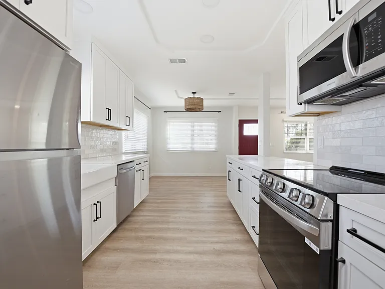 3718 Nile St — Photo 2
