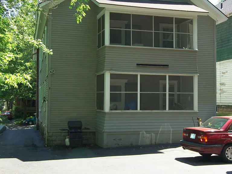 545 Clarendon St — Photo 3