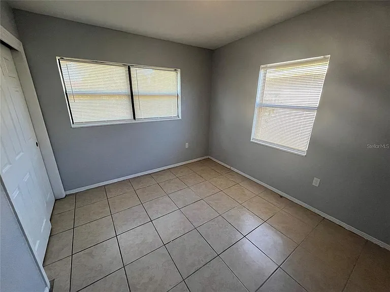 109 Beach Dr — Photo 4