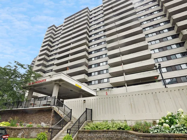 40 Landry St #904, Ottawa, ON K1L 8K4