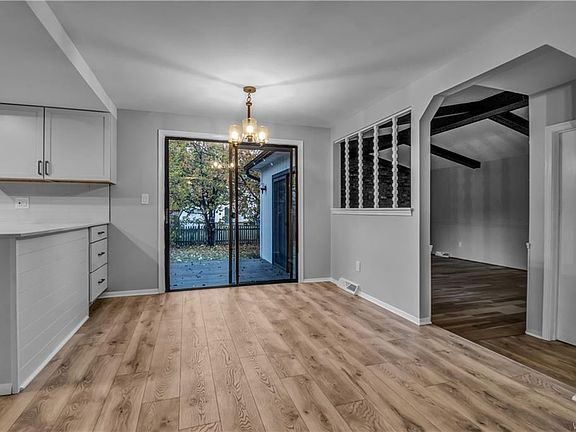 3rd image of 14 Fawnwood Dr