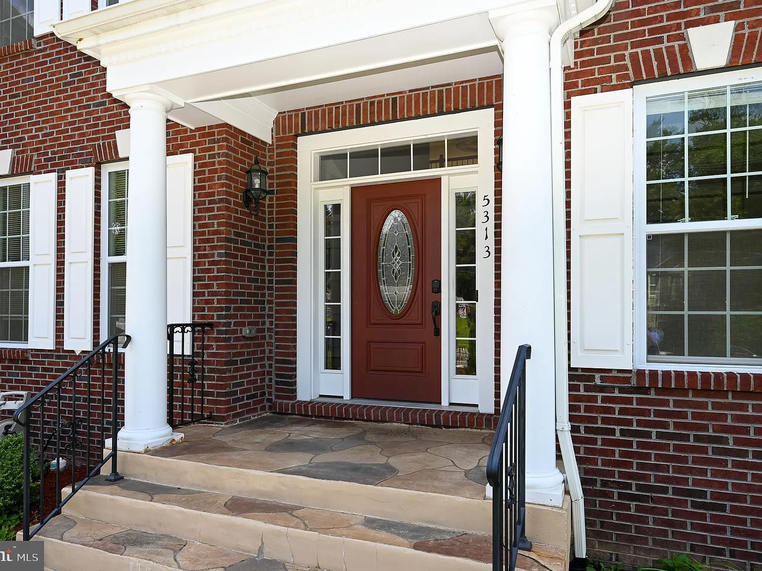 4 bed, 4.5 bath, 5977 sqft, $5,685 — Photo 2