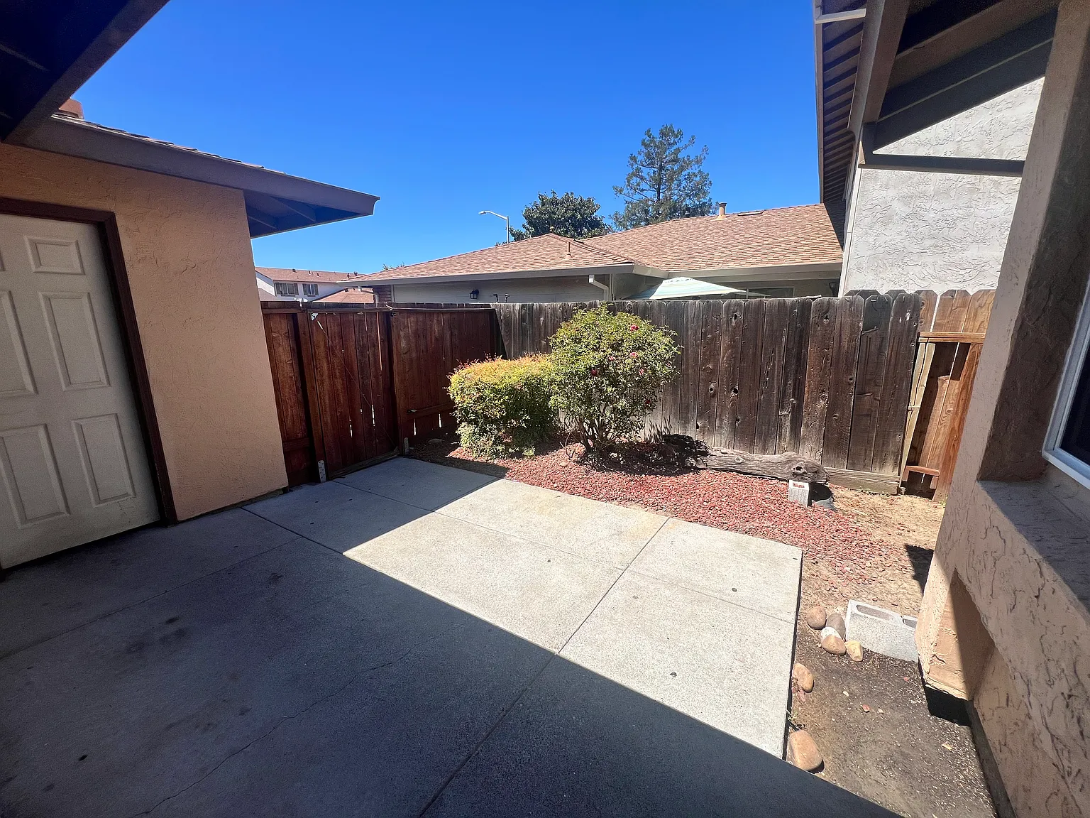 3 bed, 1022 sqft, $3,000 — Photo 2