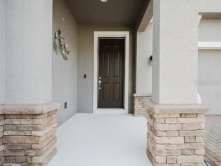 4 bed, 3.0 bath, 2812 sqft, $3,500 — Photo 2
