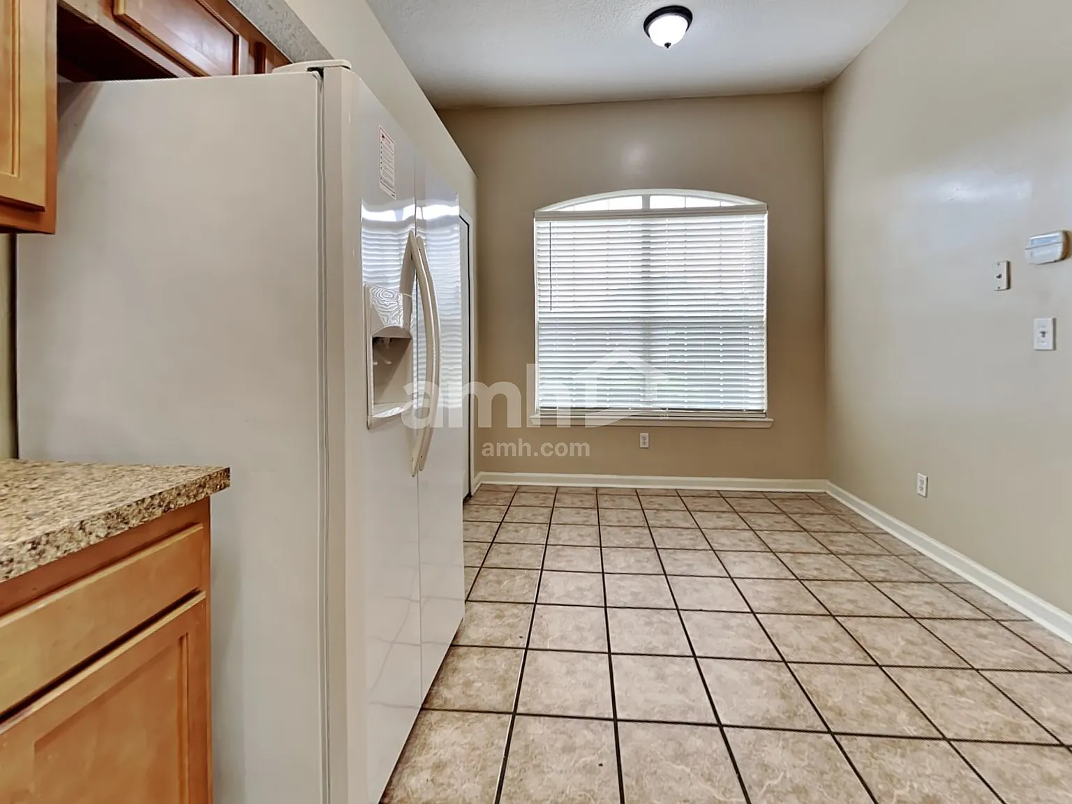 3 bed, 2.0 bath, 1446 sqft, $1,805 — Photo 3