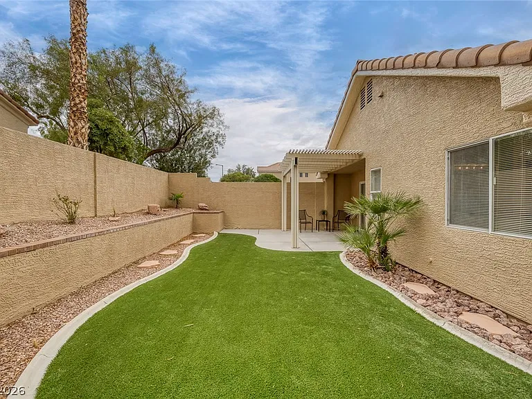 8249 Peaceful Canyon Dr — Photo 35