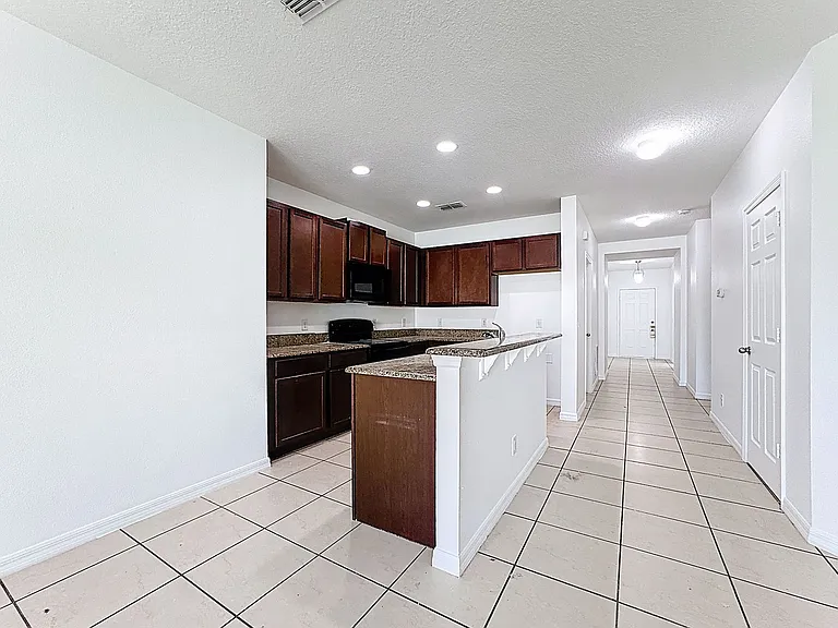 662 Vitoria Rd — Photo 3
