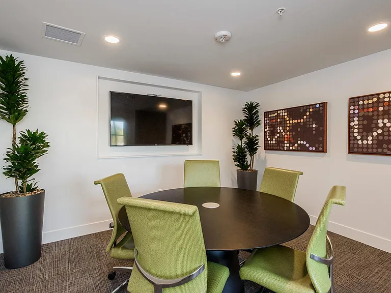6tenEAST Wired Conference Room