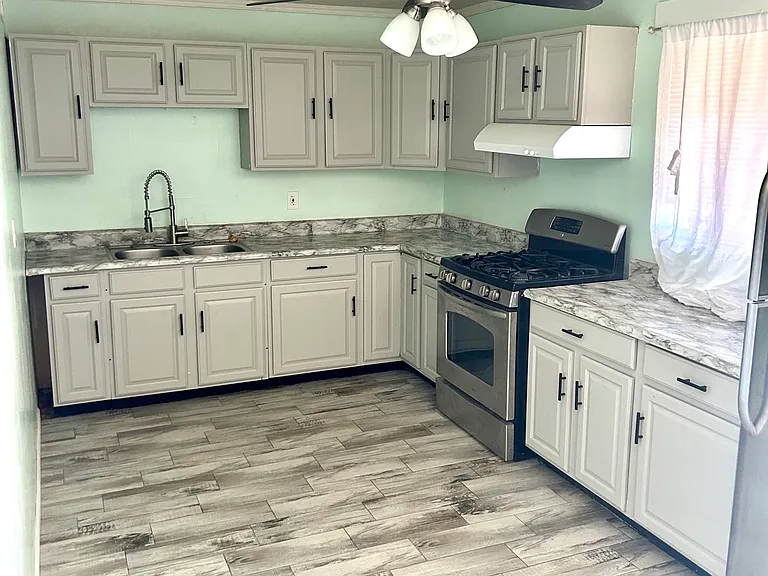 408 N Weidner Ave — Photo 3