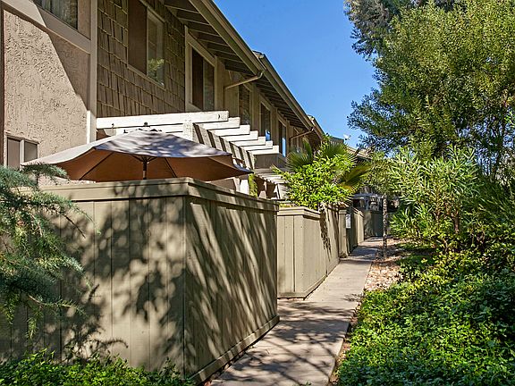 3rd image of 3908 60th St Unit 116