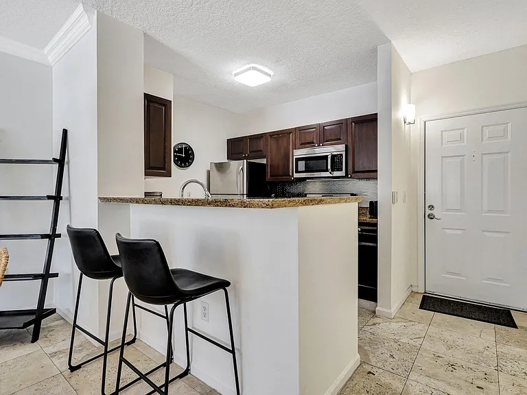 580 Sapodilla Ave #105 — Photo 6