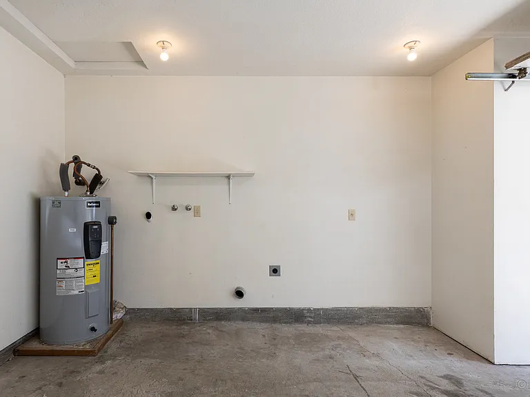 300 N Vernonia Rd — Photo 8