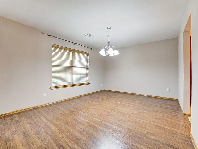 605 Eastview Dr — Photo 21