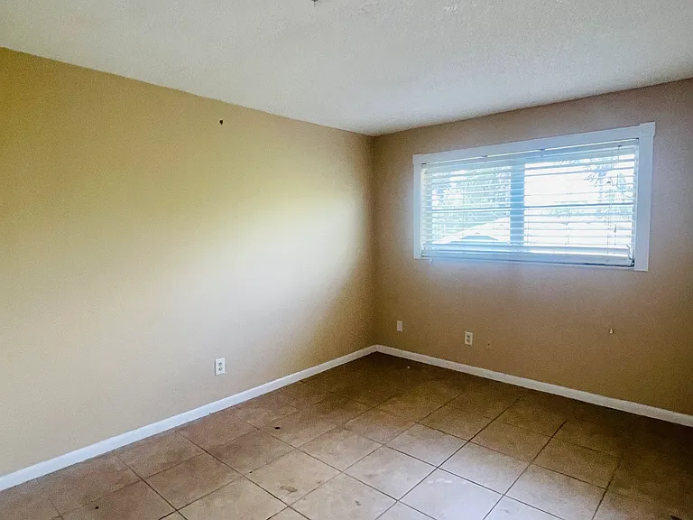 420 S B St — Photo 8