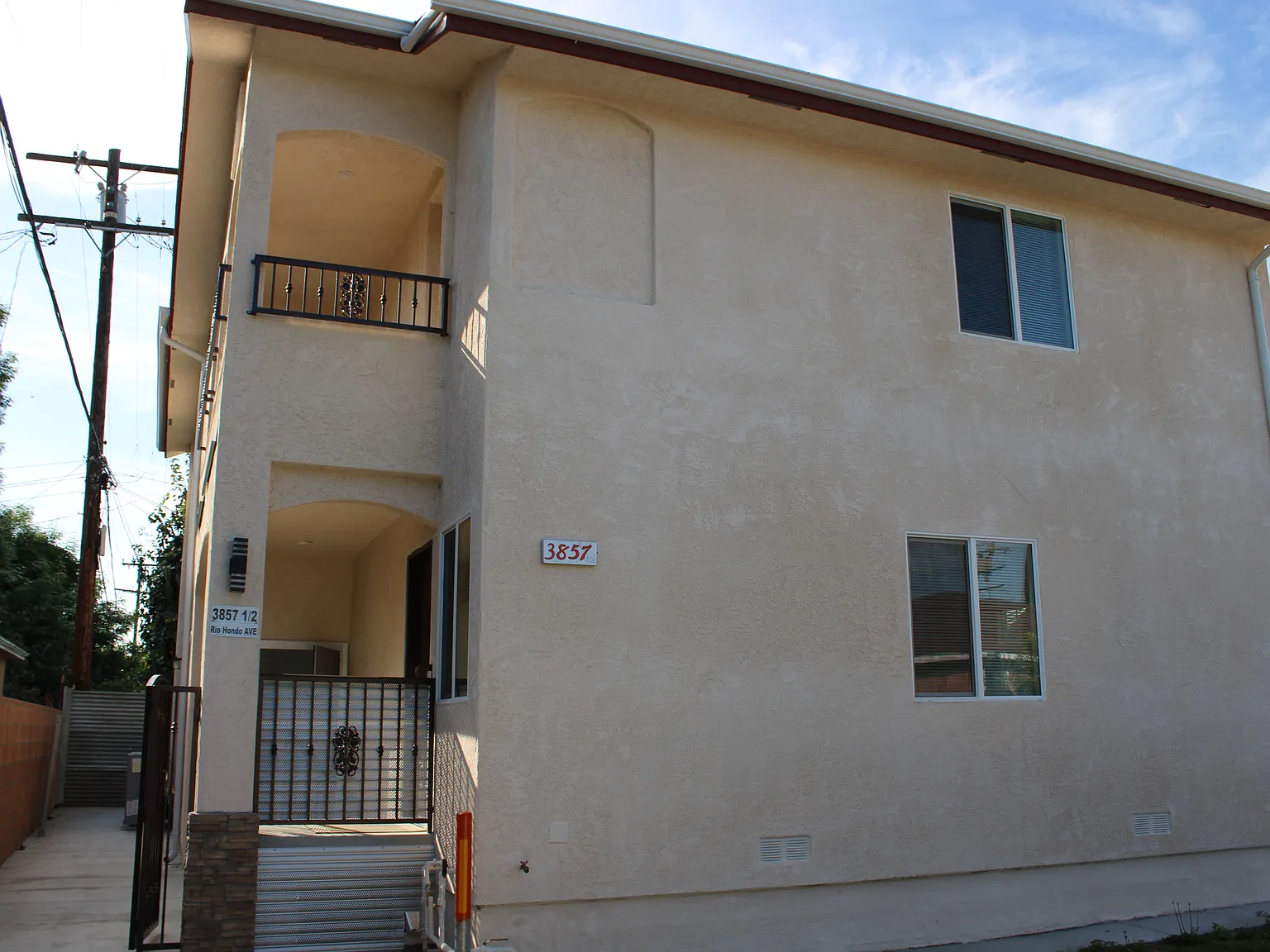 3 bed, 2.5 bath, 1200 sqft, $5,800 — Photo 1