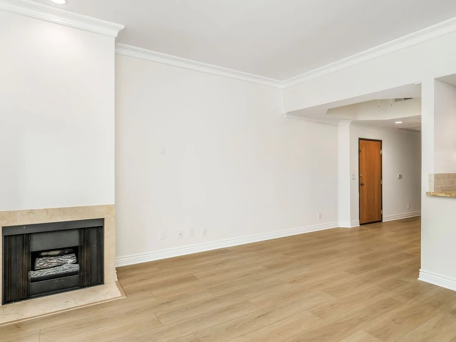 2 bed, 1000 sqft, $3,495 — Photo 3