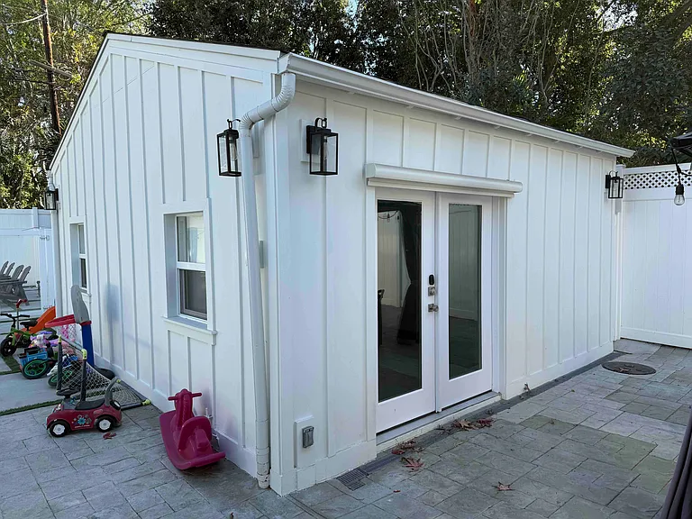4226 Stern Ave — Photo 1