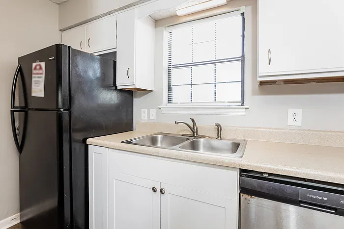 4 bed, 3.0 bath, 1968 sqft, $2,225 — Photo 4