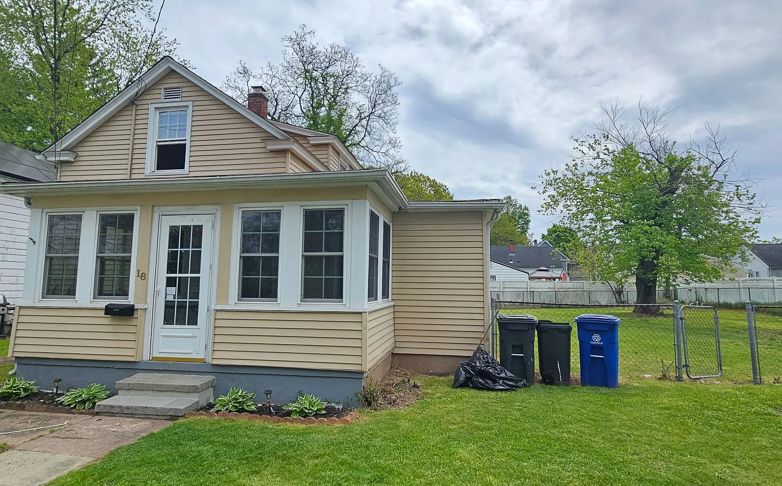 4 bed, 922 sqft, $2,750 — Photo 1