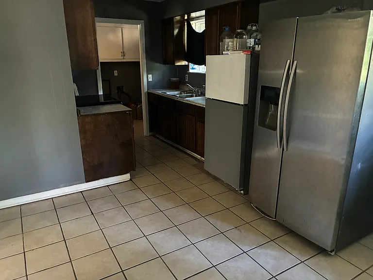 114 Hanford Pl — Photo 3