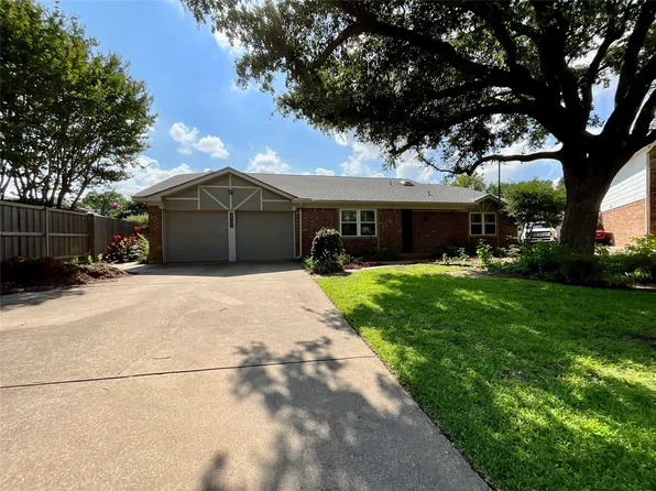 3705 Cobblestone Ct, Bedford, TX 76021