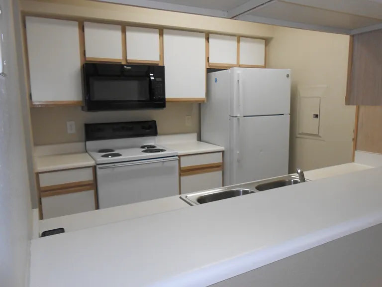 Hulen Heights Apartments — Photo 19
