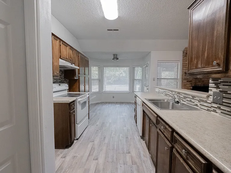 8201 Llano Ave — Photo 8