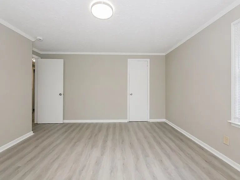 1857792_028_bedroom_12933156.jpg