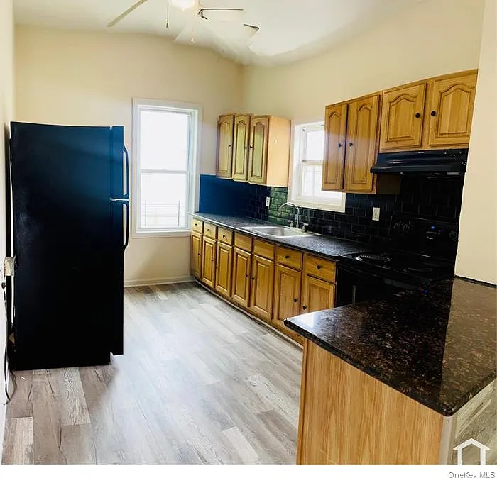 3 bed, 1.0 bath, 1200 sqft, $3,530 — Photo 3