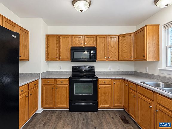 2nd image of 682 Indigo Ln