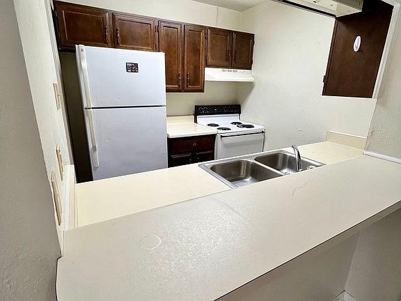 5th image of 2360 W Denman St #41