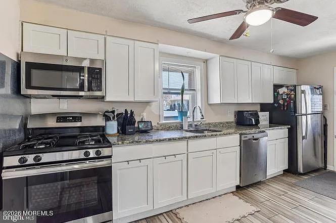 36 Browning Ave — Photo 14