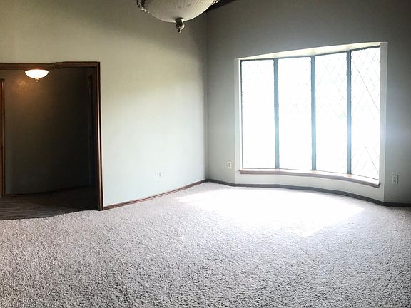 4th image of 1325 SW 108th Pl