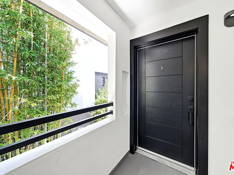 333 6th Ave #D — Photo 2