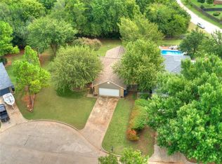 204 Lochwood Cir, Yukon, OK 73099